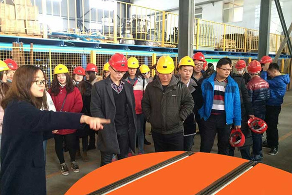 平博pinnacle体育机器公司领导为高校学生授课