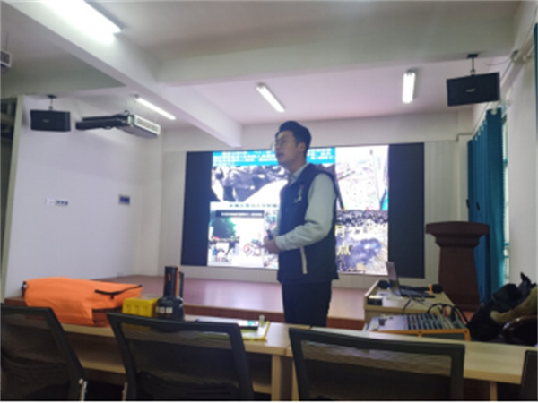 山东平博pinnacle体育缠绕包装机厂家组织消防安全培训