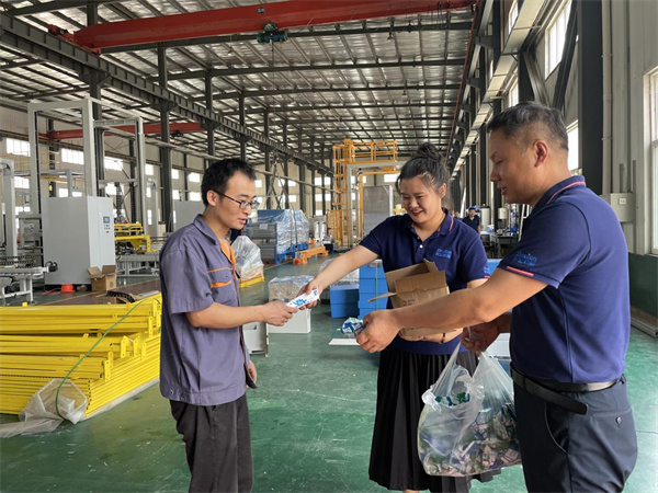 平博pinnacle体育自动缠绕包装机厂家为一线员工“送清凉”