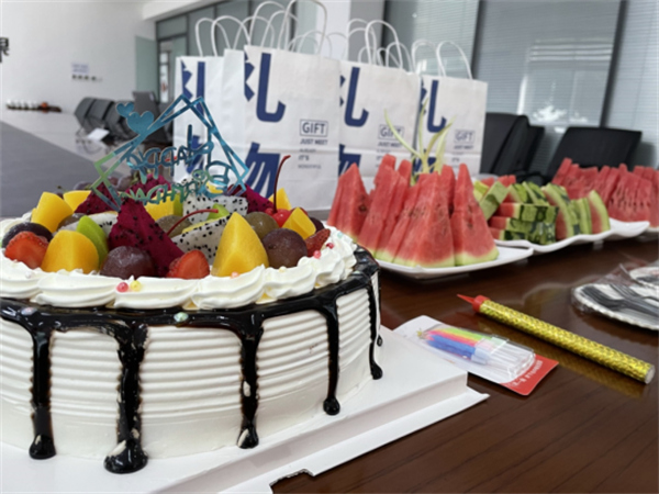 寿星同贺，共度生辰 —平博pinnacle体育机器7月份员工生日会如期举行